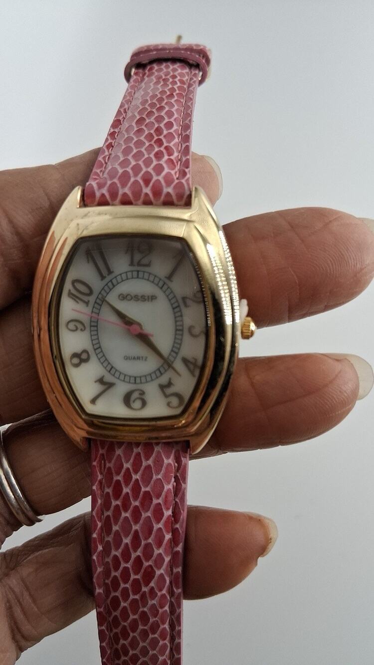 Vintage Gossip Womens Pink Snakeskin Leather Tonneau Watch Gold Tone GSP515B